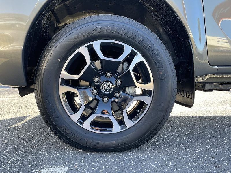 Toyota Hilux 2.8D Executive - fotka 10 z 28