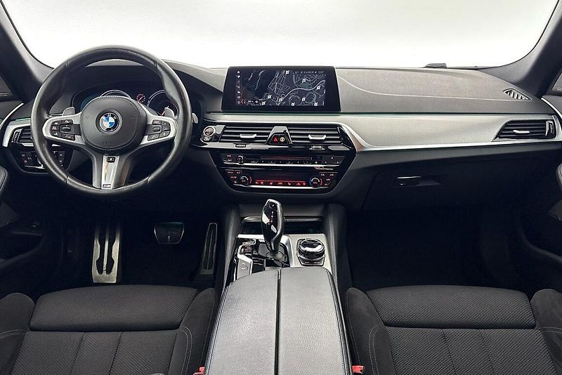 BMW Řada 5 540d xDrive - fotka 8 z 27