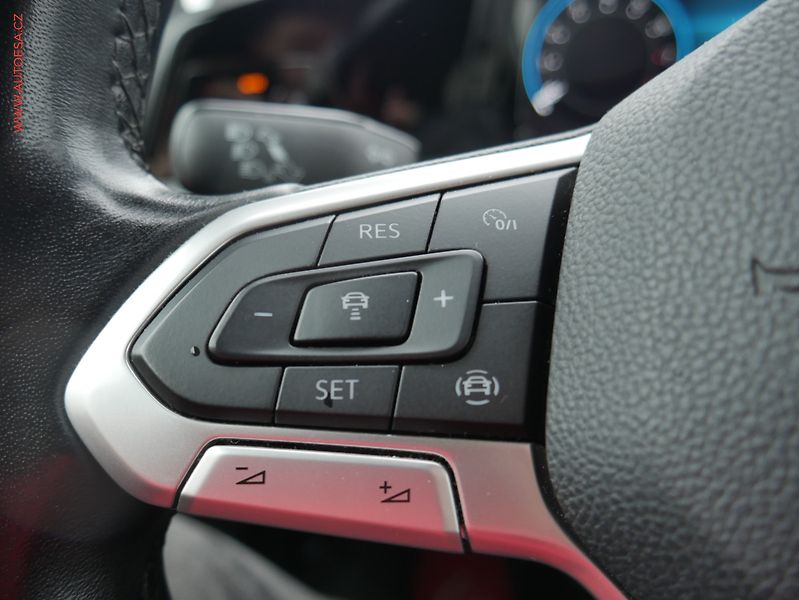 Volkswagen Golf (2021) 1.5TSi, ČR, Life, LED, park - fotka 19 z 22
