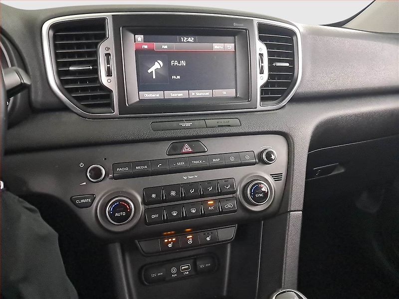 Kia Sportage (2017) 1.6 GDI, Navi, Tempomat - fotka 12 z 22