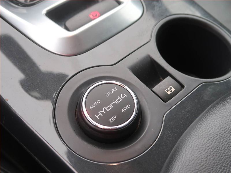 Peugeot 3008 (2013) Hybrid4, 4X4, Automat - fotka 17 z 18