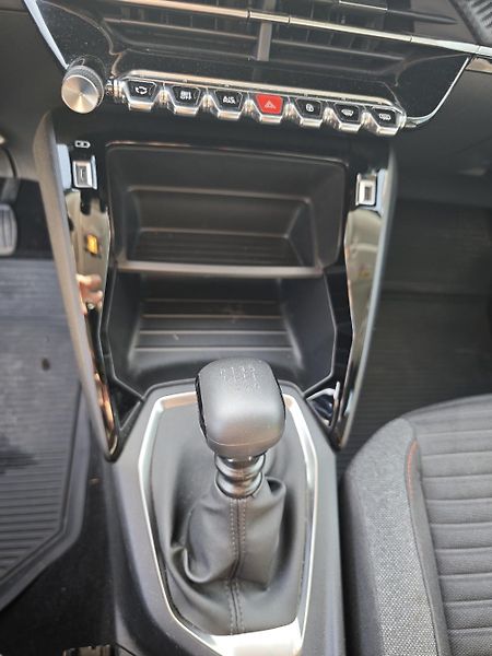 Peugeot 2008 (2022) Active - fotka 18 z 19