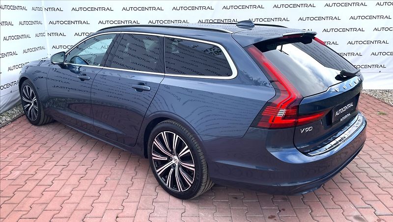 Volvo V90 2,0 i,145kW,MHEV core,STK 7/28 - fotka 6 z 28