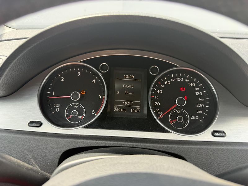 Volkswagen Passat (2009) 2.0 TDI Sportline  - fotka 19 z 21