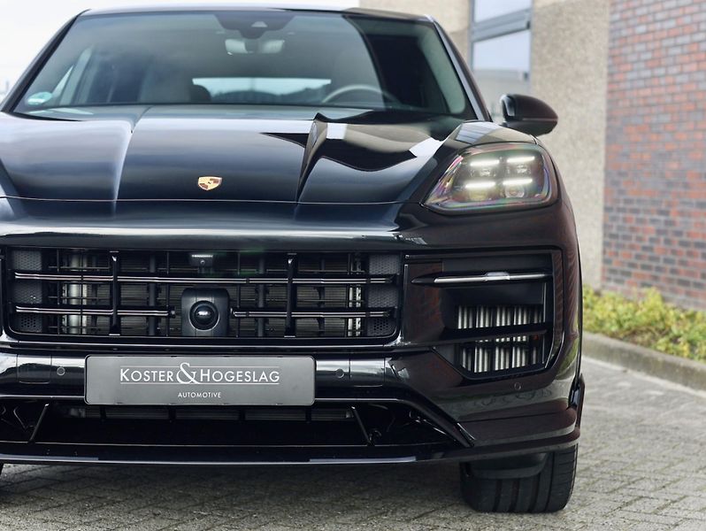 Porsche Cayenne (2025) Coupe E-Hybrid 360KW Techart - fotka 9 z 46