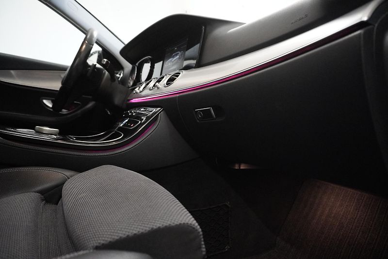 Mercedes-Benz Třídy E (2017) E220D AUTOMAT - fotka 35 z 38