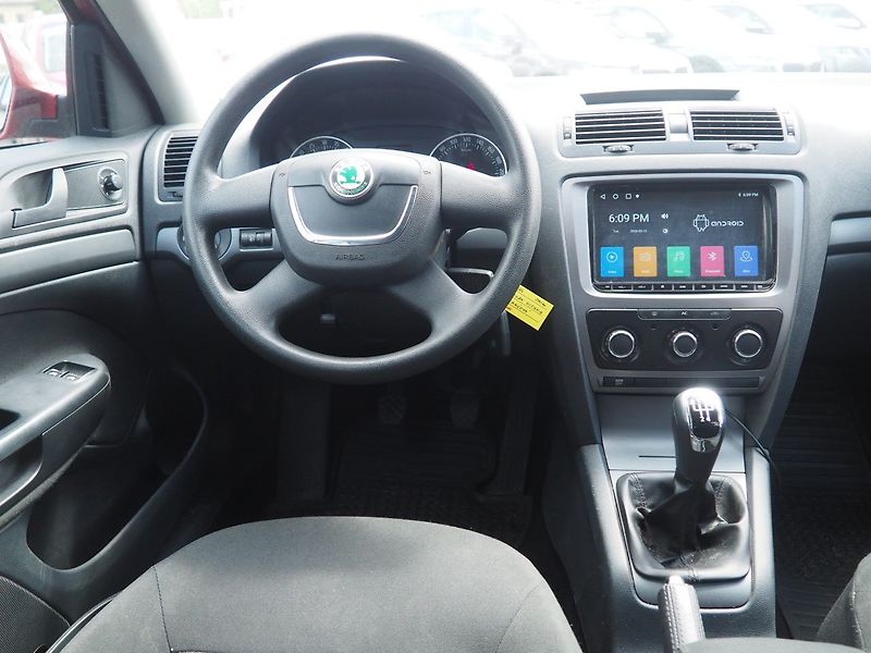 Škoda Octavia (2010) 1.9 TDI, 77 kW, Ambiente - fotka 17 z 34