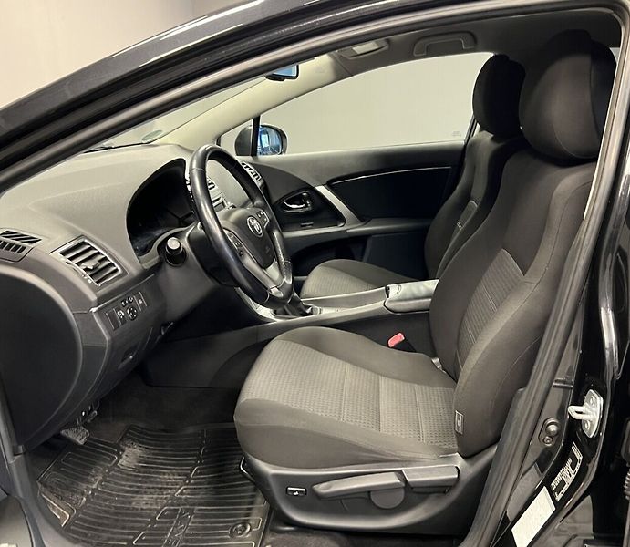 Toyota Avensis Premium - fotka 8 z 16
