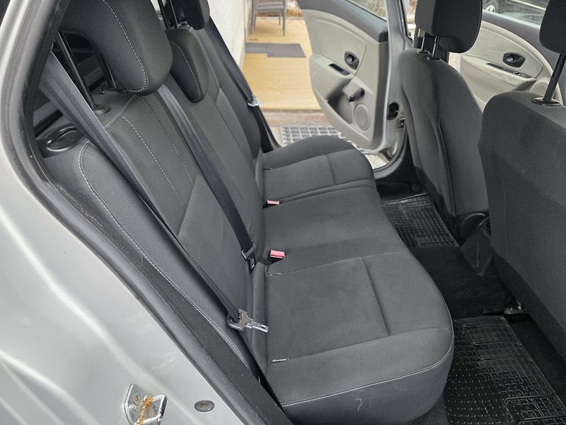Renault Mégane 1.6 i Parkovací senzory  - fotka 18 z 20