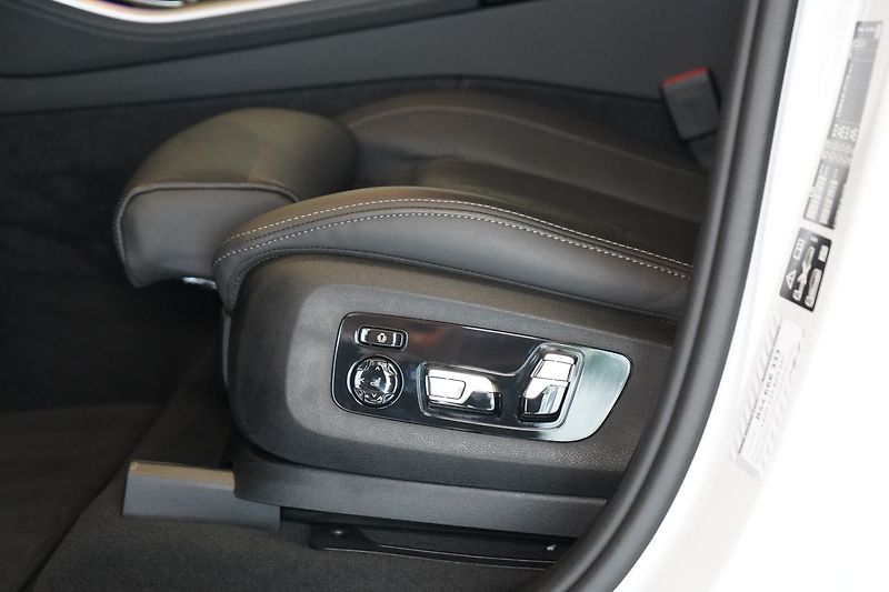 BMW X5 40d xDrive, Vzduch, Tažné, HUD - fotka 23 z 47