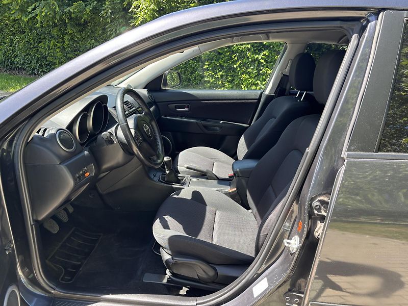 Mazda 3 1.6 Sport Active - fotka 18 z 28