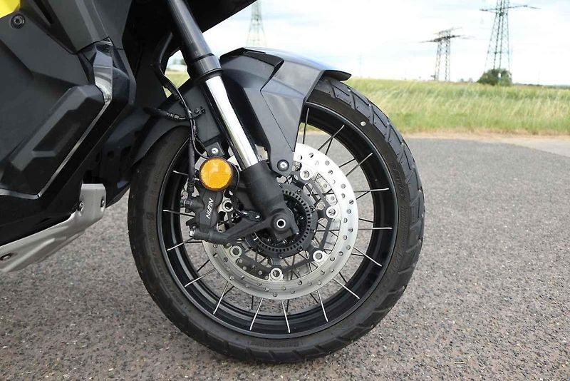 S kombinací skútru a endura přišla Honda už téměř před deseti lety a odvaha se jí vyplatila - o X-ADV je velký zájem.