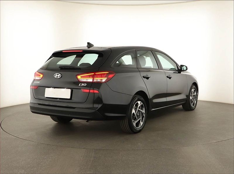 Hyundai i30 (2025) 1.0 T-GDI, Comfort, Navigace - fotka 5 z 14
