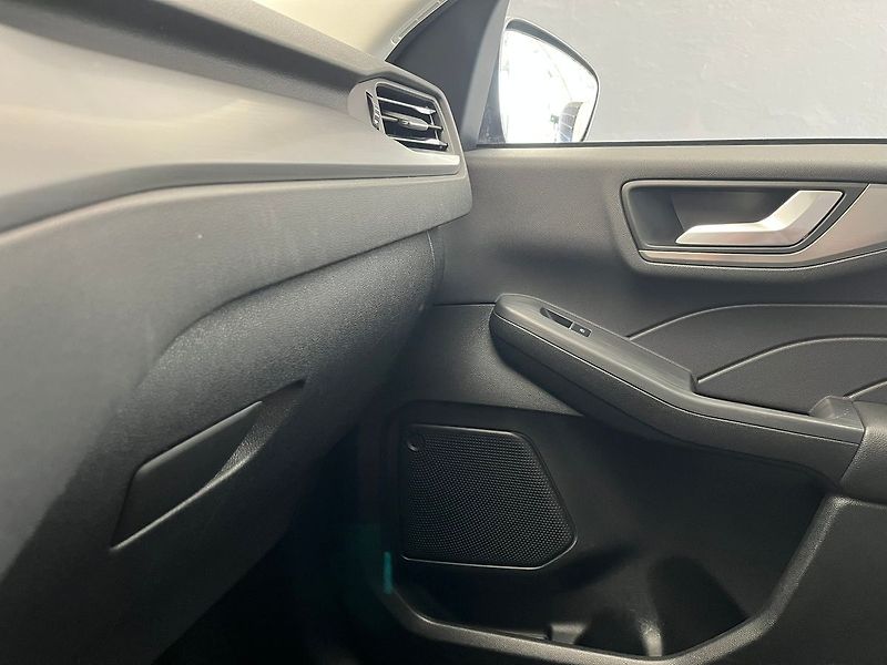 Ford Kuga 2.5 Duratec HEV 4x4 TITANIUM - fotka 28 z 56