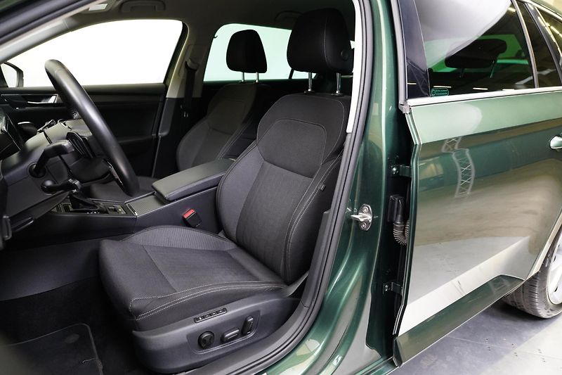 Škoda Superb - fotka 11 z 28