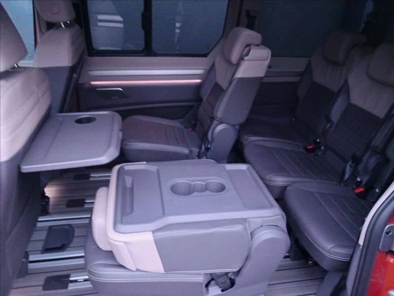 Volkswagen Multivan 2,0 TSI 150kW LONG STYLE - fotka 12 z 27