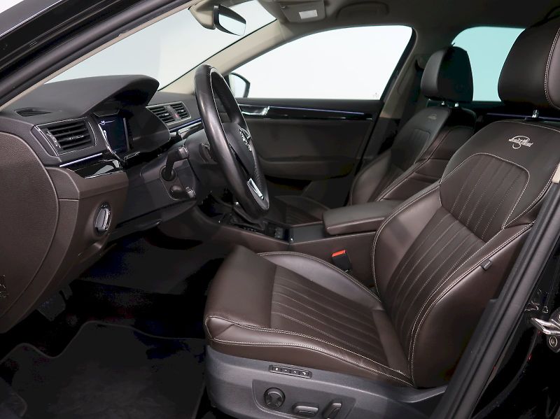 Škoda Superb (2020) LAURIN&KLEMENT 2.0TDI 140KW DS - fotka 13 z 48