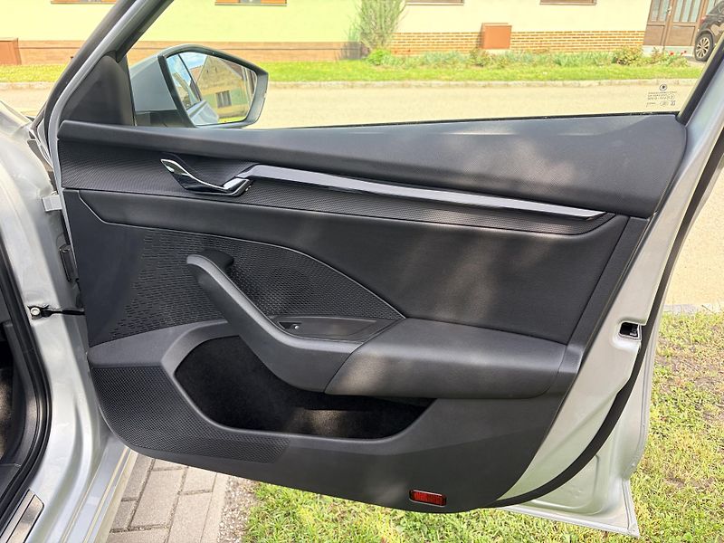 Škoda Octavia 2.0TDI DSG 4x4 STYLE - fotka 42 z 44