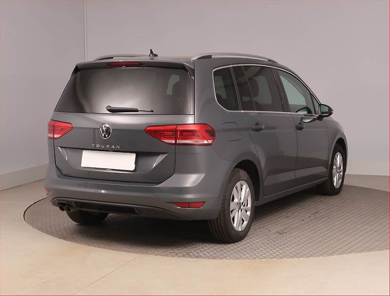 Volkswagen Touran (2023) 2.0 TDI - fotka 5 z 16