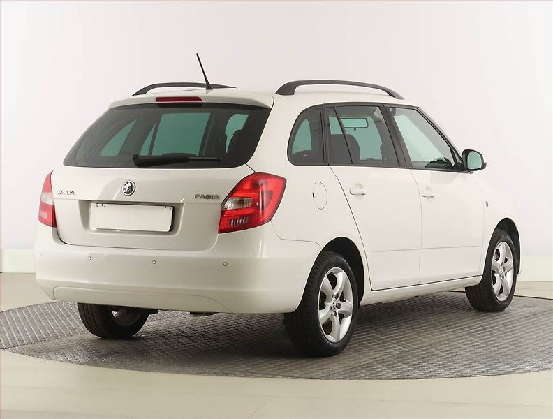 Škoda Fabia (2014) Elegance 1.4 16V, Serv.kniha - fotka 5 z 19