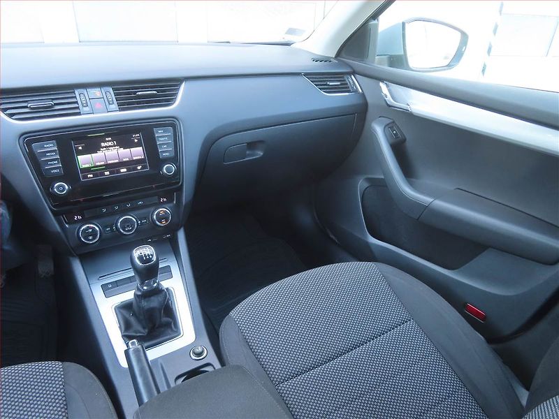 Škoda Octavia (2014) Ambition 2.0 TDI, Navi - fotka 8 z 17