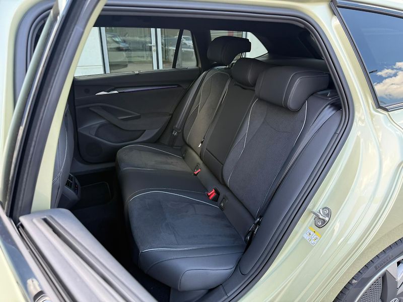 Škoda Superb Sportline 2.0 TDI 110kw DSG Co - fotka 23 z 29