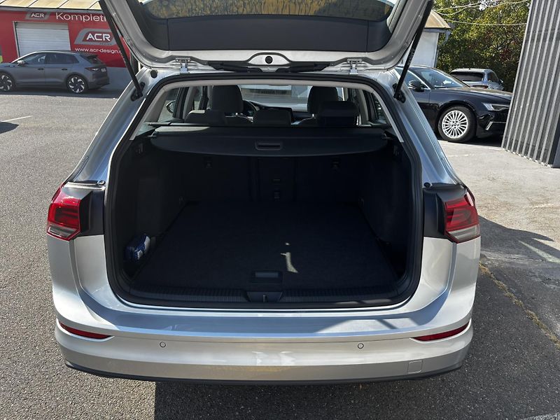 Volkswagen Golf Variant (2024)  Life 1.5 eTSI - fotka 12 z 12
