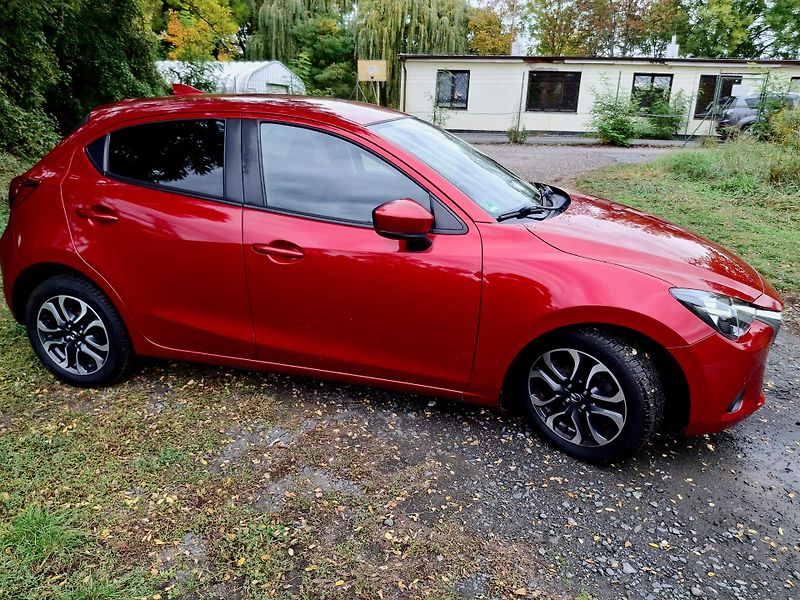 Mazda 2 1.5 benzin 66 kw - fotka 7 z 31