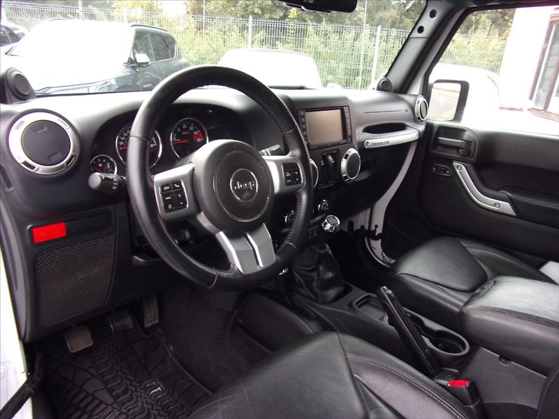 Jeep Wrangler 2,8 CRD Rubikon 147kW 1maj. - fotka 17 z 30