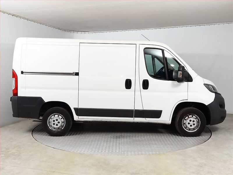 Peugeot Boxer (2017) 2.0 BlueHDi, L1H1, ČR - fotka 6 z 12