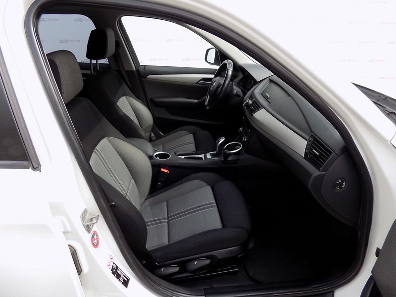 BMW X1 (2012) 18d/xDrive/Bi-xenon/ČR/ - fotka 14 z 35