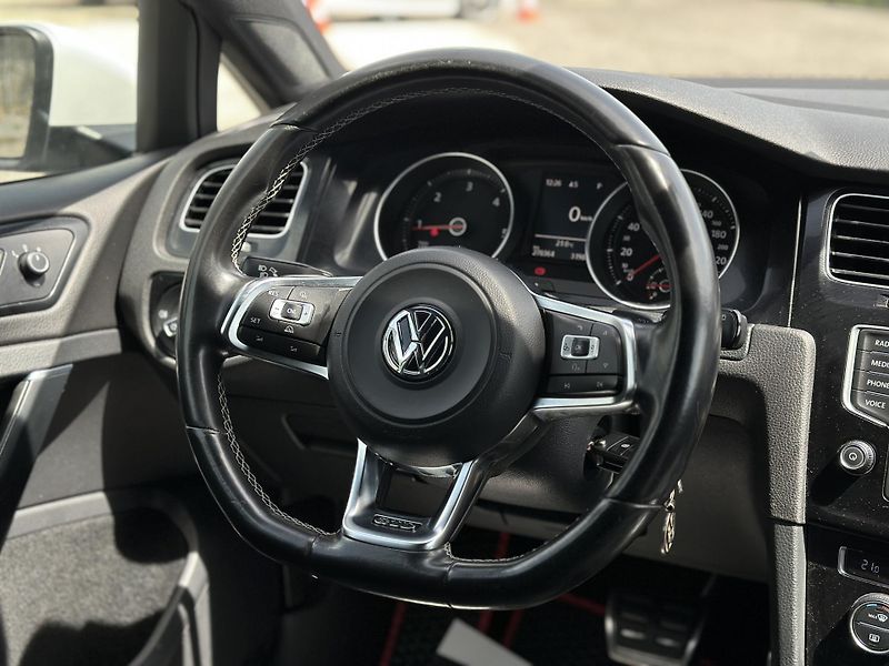 Volkswagen Golf (2016) Volkswagen Golf 2016 - fotka 12 z 19