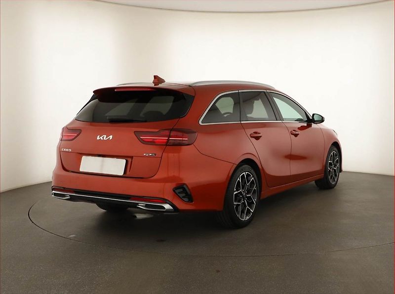 Kia Ceed (2023) 1.5 T-GDI - fotka 5 z 16
