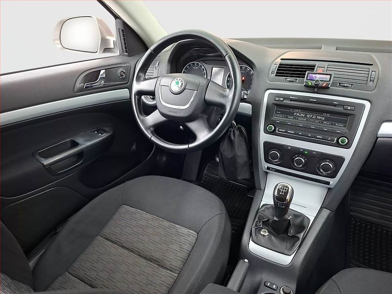 Škoda Octavia (2011) Ambiente 1.6 TDI, nová STK - fotka 7 z 14