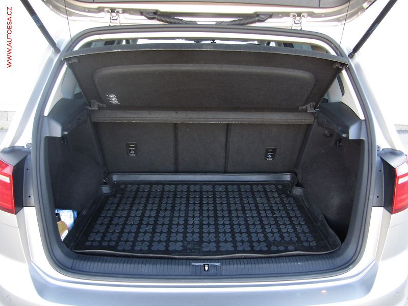 Volkswagen Golf Sportsvan (2015) 1.4TSi, ČR, DSG, bixen, kamea - fotka 7 z 17