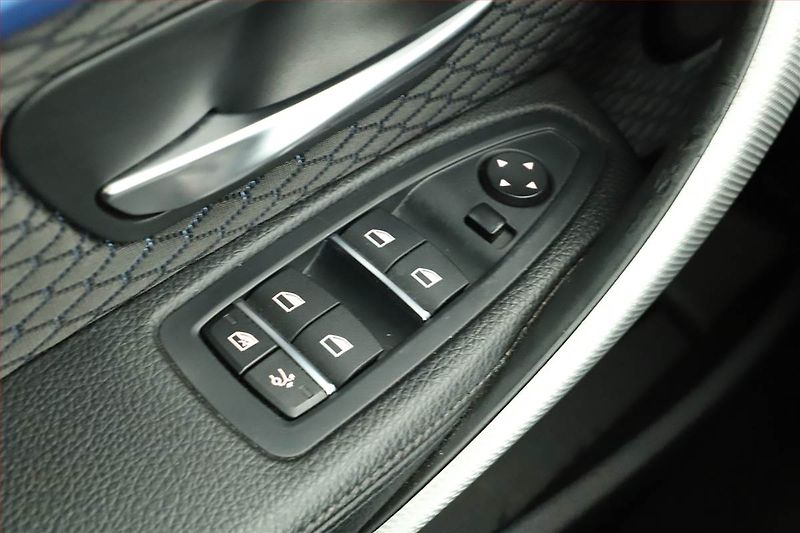 BMW Řada 3 (2016) 320d xDrive GT, 4X4, Automat - fotka 16 z 20