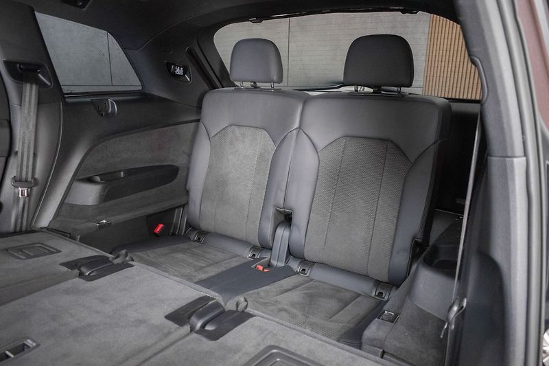 Audi Q7 50 TDI 4x4*S-LINE*7.MÍST*TAŽNÉ - fotka 16 z 51