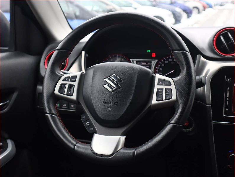 Suzuki Vitara (2017) 1.4 BoosterJet, 4X4, ČR,1.maj - fotka 14 z 19