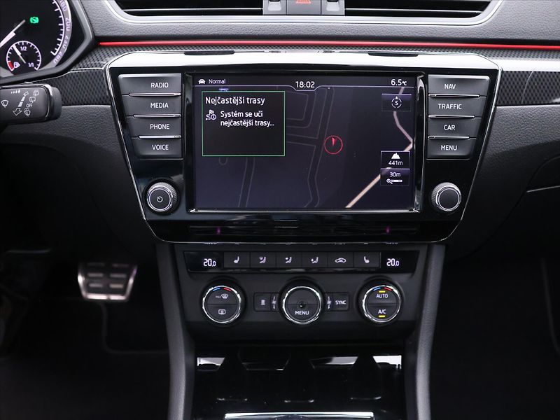 Škoda Superb 2,0 TSI 206kW 4x4 DSG Sportlin - fotka 14 z 26