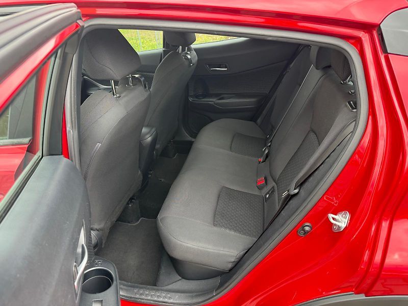 Toyota C-HR 1.8 HSD e-CVT Comfort - fotka 25 z 27