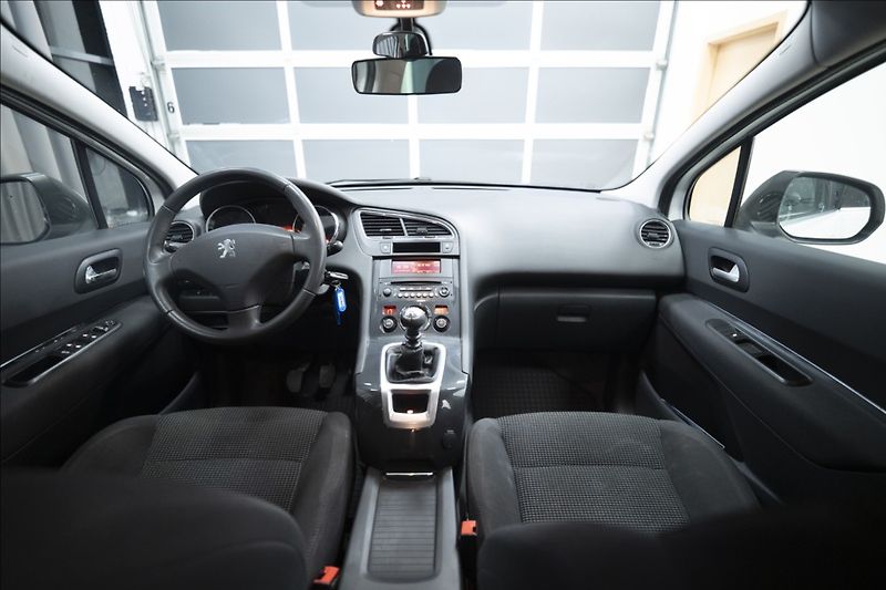 Peugeot 5008 1,6 BlueHDI 7 MÍST NOVÉ V ČR - fotka 14 z 28