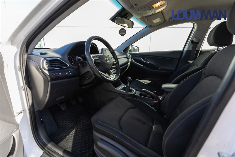 Hyundai i30 1,4 T-GDI Trikolor - fotka 12 z 21