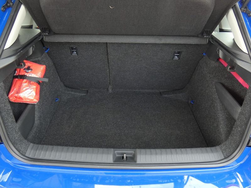 Škoda Kamiq Active 1.0 TSI /70 kW - fotka 14 z 30