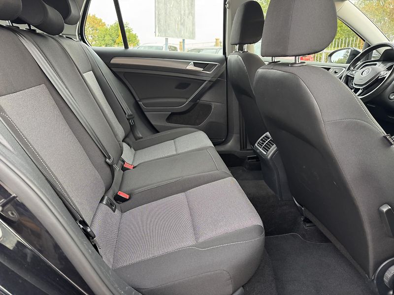 Volkswagen Golf (2015) 1.2 TSi 81KW 1.Majitel  - fotka 21 z 35