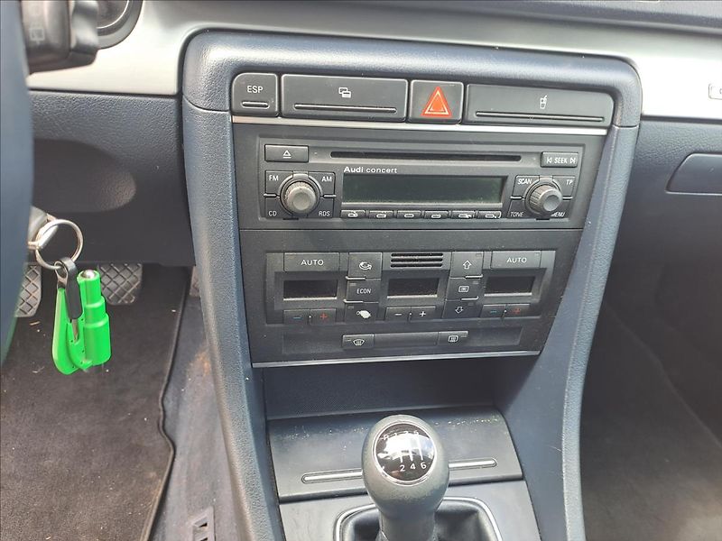 Audi A4 Avant 2,0 i QUATTRO - fotka 12 z 13