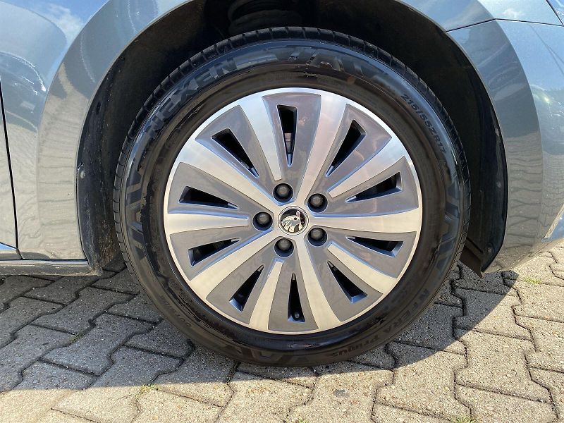 Škoda Superb (2021) Combi 1.4 TSI iV DSG Style - fotka 32 z 36