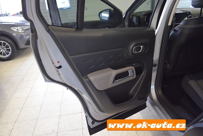 Citroën C5 Aircross HYBRID 225 ě-EAT8 165 kW-DPH - fotka 23 z 68