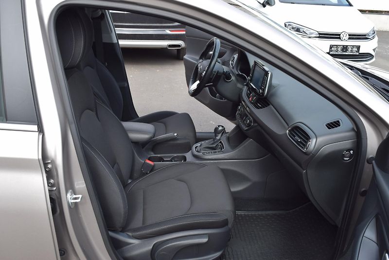 Hyundai i30 (2021) 1.6CRDi 85kw STYLE 7°AUTOMAT - fotka 39 z 49