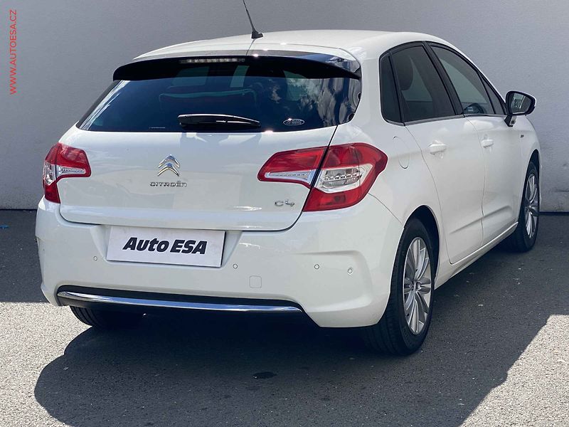 Citroën C4 (2011) 1.6VTi, 1.maj,ČR, Bixen, navi - fotka 4 z 20