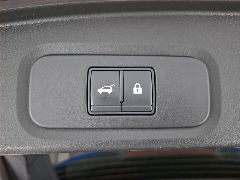 Nissan Qashqai (2022) 1.3 DIG-T - fotka 22 z 23